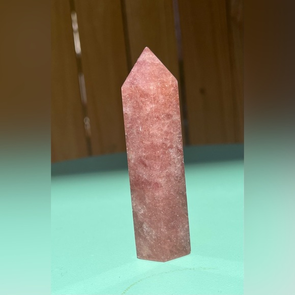 Strawberry 🍓 quartz crystal tower - Picture 4 of 5